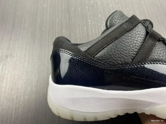 Reps TB Air 72-10 AV2187-001 Jordan Retro Low 11 0525